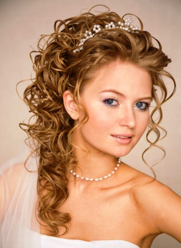 Wedding Curly Hairstyle
 Heavy and Curly Hairs Suits Thin Girls HairzStyle