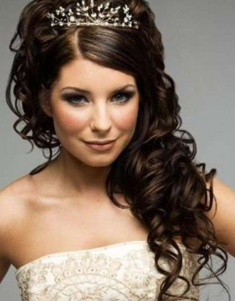 Wedding Curly Hairstyle
 11 Awesome And Romantic Curly Wedding Hairstyles Awesome 11