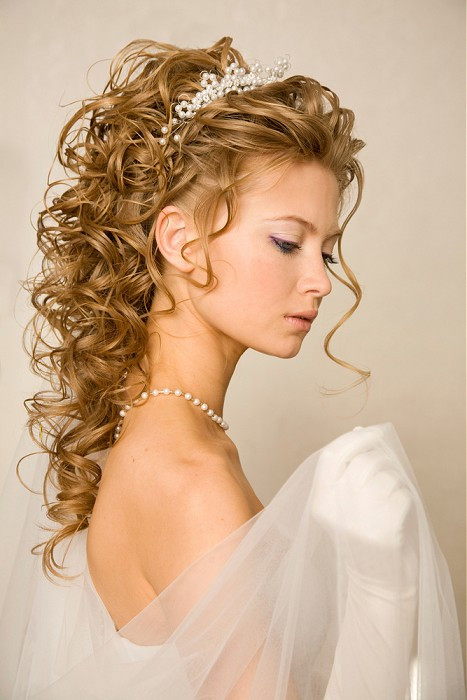 Wedding Curly Hairstyle
 30 Wedding Hairstyles A Collection that Gorgeous Brides