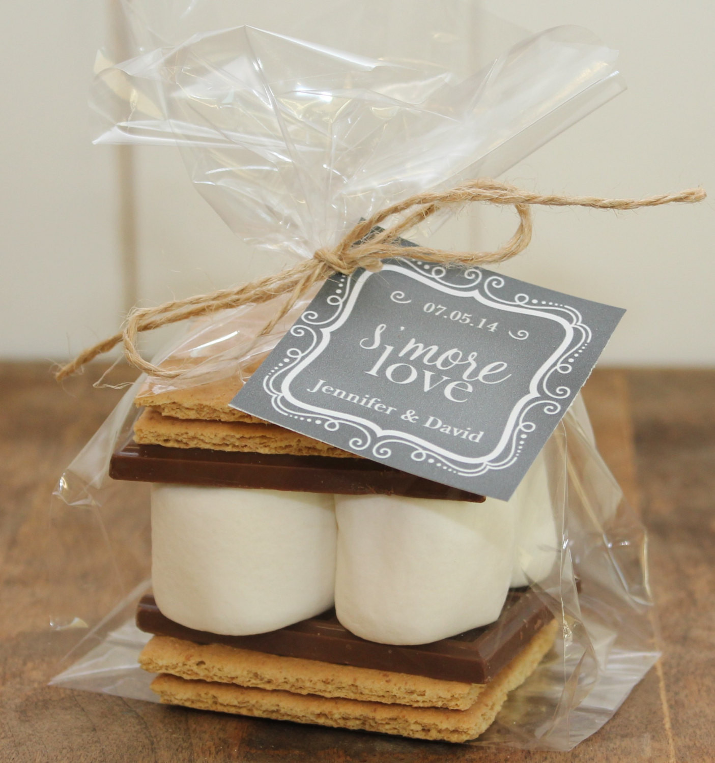Wedding Favors Gift Ideas
 24 Chic Wedding Favors for Your Guests MODwedding