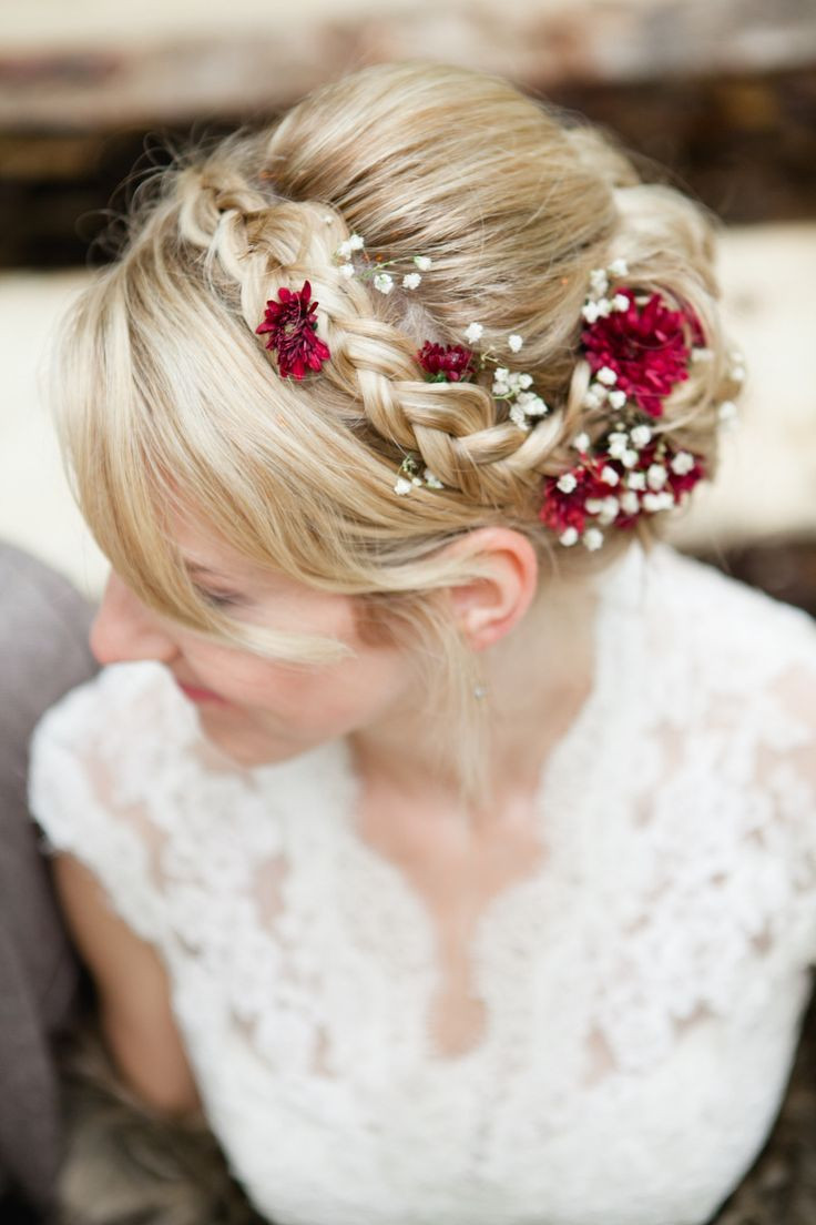 Wedding Hairstyles With Flowers
 14 Bridal Hair Flowers with wow factor bridal hairstyles