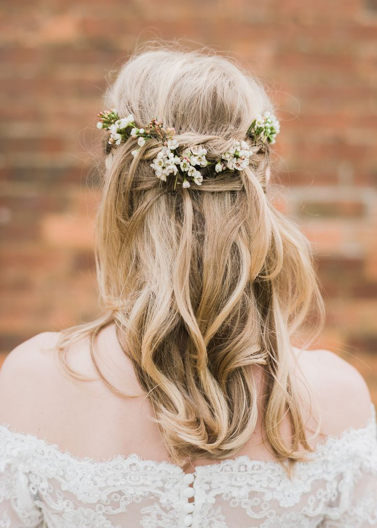 Wedding Hairstyles With Flowers
 Dress Up Your Wedding Hairstyle With Fresh Flowers