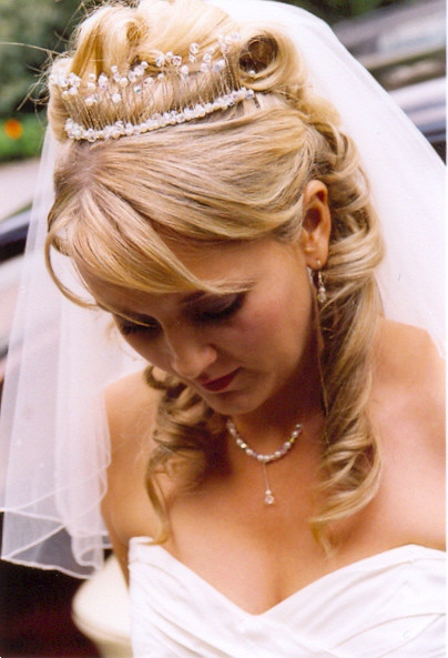 Wedding Hairstyles With Tiara
 Short Bridal Hairstyle with Tiara Womenitems
