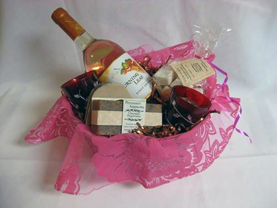Wedding Shower Gift Baskets Ideas
 Bridal Shower Gift Basket Ideas Theme Inofashionstyle
