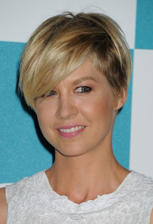 Wedge Haircuts For Women
 Jenna Elfman Wedge Haircut with Side Swept Bangs for Women