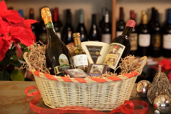 Wine Gift Basket Ideas
 Christmas basket ideas – the perfect t for family and