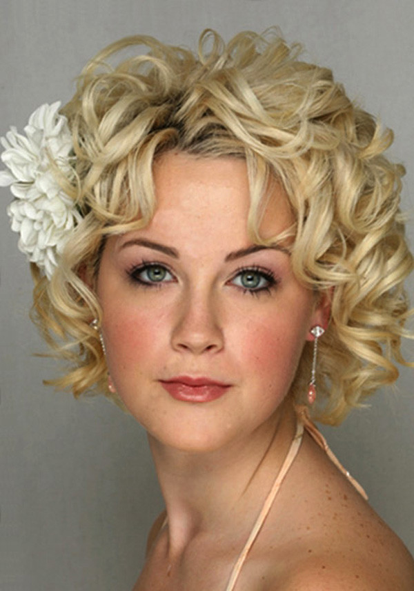 Best ideas about Curly Haircuts For Round Faces
. Save or Pin 25 Best Curly Short Hairstyles For Round Faces Fave Now.