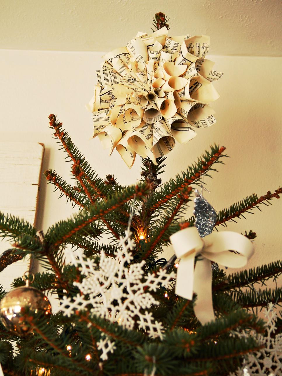 Best ideas about DIY Christmas Tree Topper
. Save or Pin 8 Beautifully Unusual Christmas Tree Topper Ideas Now.