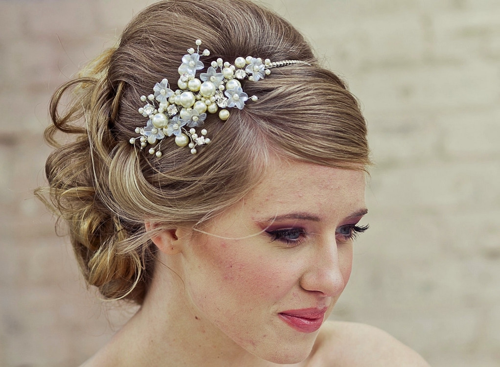 Best ideas about Wedding Hairstyles With Headband
. Save or Pin HAIRSTYLES WITH HEADBANDS FOR THE ULTIMATE BRIDAL LOOK Now.