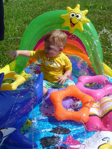 Best ideas about Amazon Baby Pool
. Save or Pin Amazon Banzai Baby Sprinkles Splish Splash pool Toys Now.