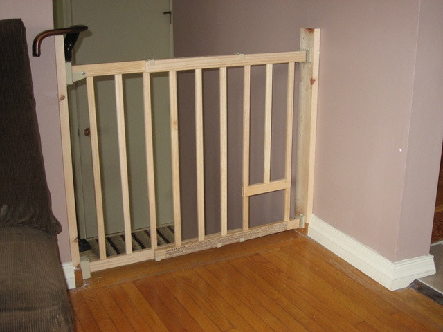 Best ideas about Baby Gate With Cat Door
. Save or Pin Evenflo Wooden Baby Gate WoodWorking Projects & Plans Now.