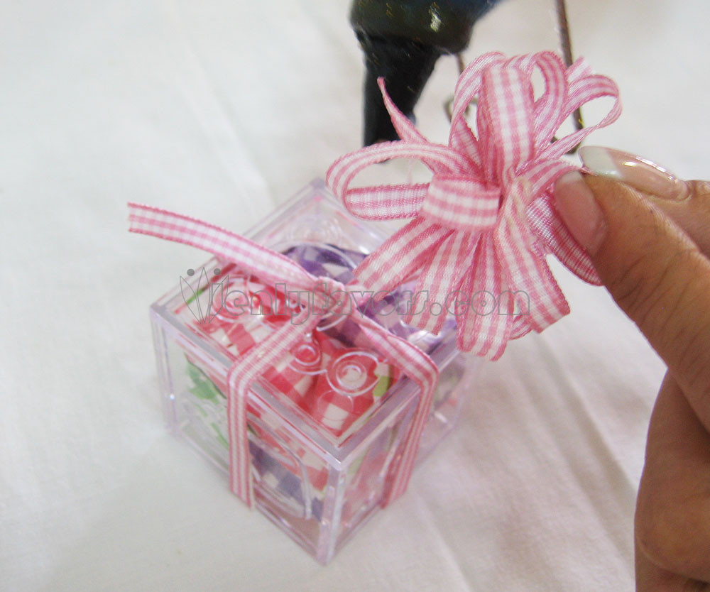 Best ideas about Baby Shower Favors DIY
. Save or Pin DIY Gingham Baby Shower Favor Box Now.