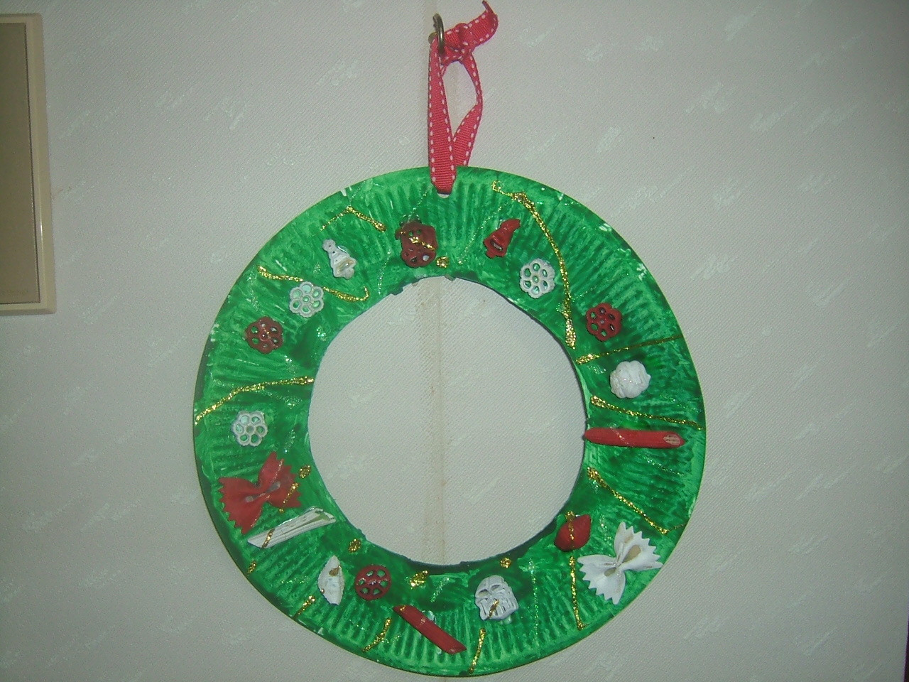 Best ideas about Christmas Craft Ideas For Pre School
. Save or Pin Easy Paper Plate Christmas Wreath Craft Now.