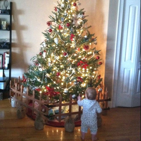 Best ideas about Christmas Tree Baby Gate
. Save or Pin L’albero di Natale a prova di bambini tutte le foto Now.