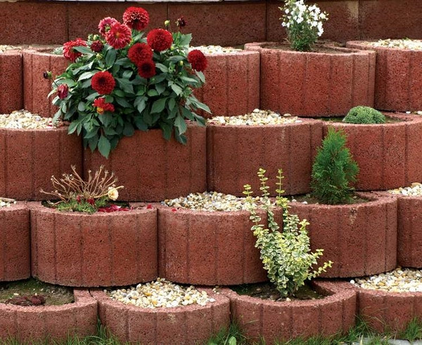 Best ideas about Cinder Block Planter Wall
. Save or Pin Retaining wall ideas – concrete planters as a supporting Now.