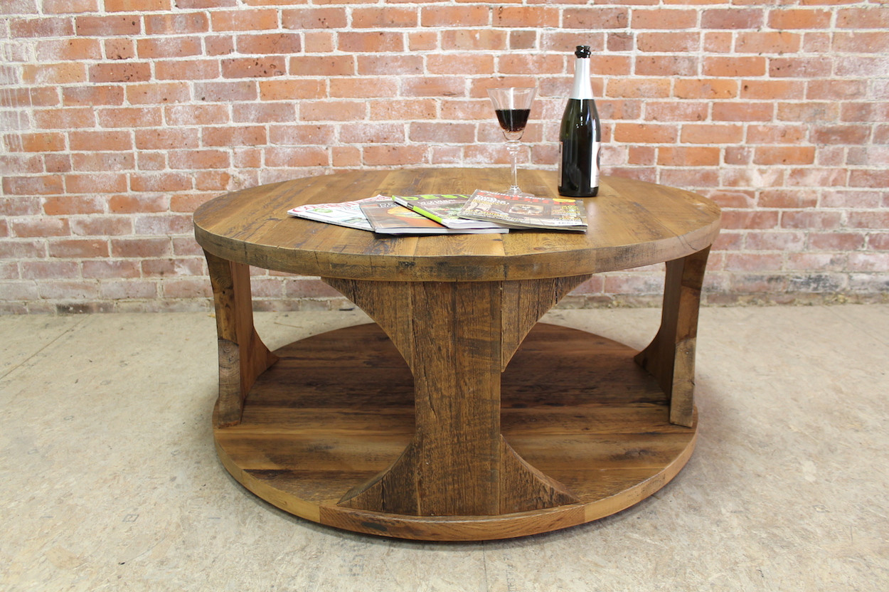 Столик из дерева круглый. Круглый журнальный столик из дерева. Кофейный столик из дерева круглый. Круглый журнальный стол из дерева. Круглый журнальный стол из массива.