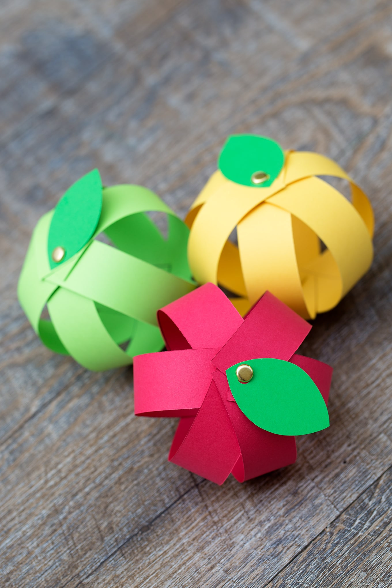 Best ideas about Crafts For Kids
. Save or Pin Make Your Own Easy Paper Apple Craft with Free Printable Now.