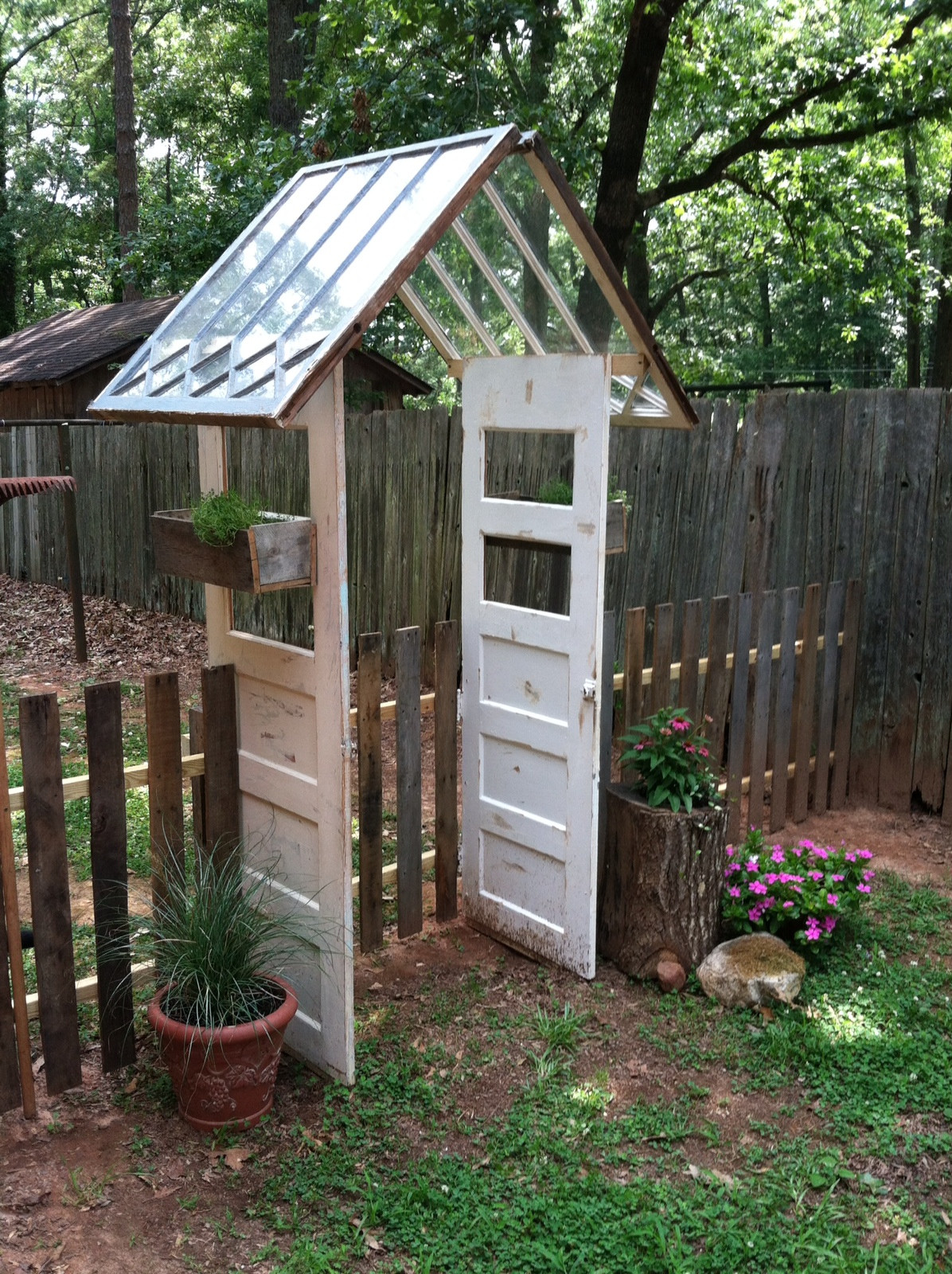 Best ideas about DIY Garden Fence
. Save or Pin DiY Pallet Garden Fence and 100 Year Old Windows Now.