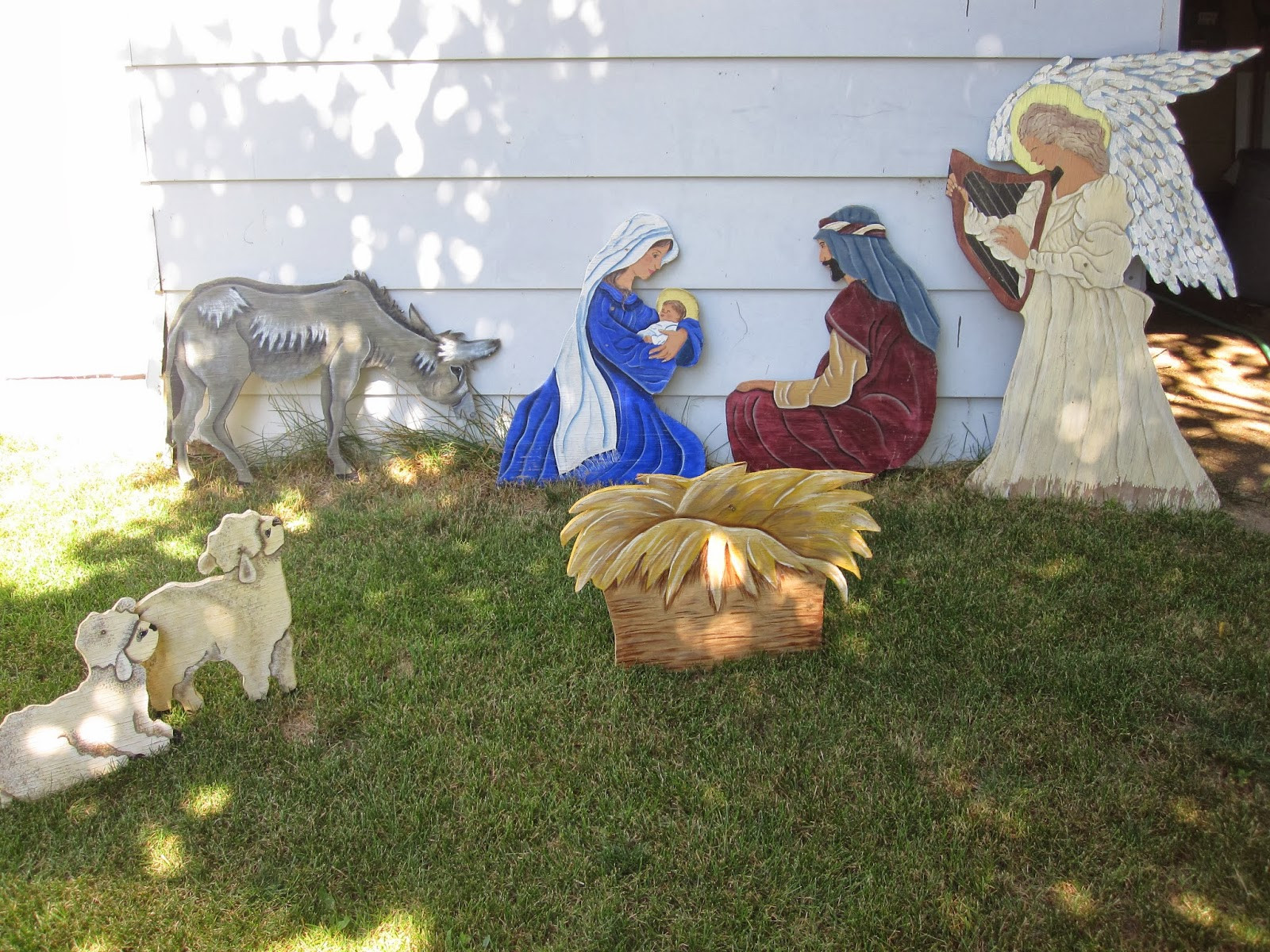 Best ideas about DIY Outdoor Nativity Scene
. Save or Pin Flowers The Roof DIY Painted Outdoor Nativity Set Now.