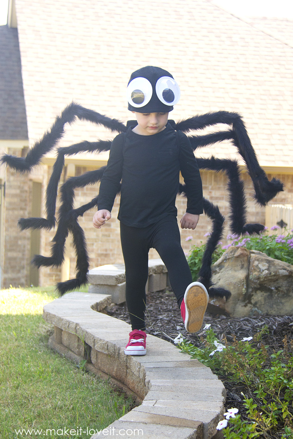 Best ideas about DIY Spider Costume
. Save or Pin DIY Easy NO SEW Spider Costume one to GIVE Now.