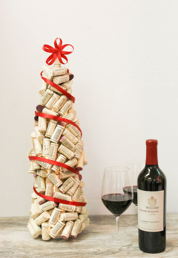 Best ideas about DIY Wine Corks
. Save or Pin DIY Wine Cork Christmas Tree Now.