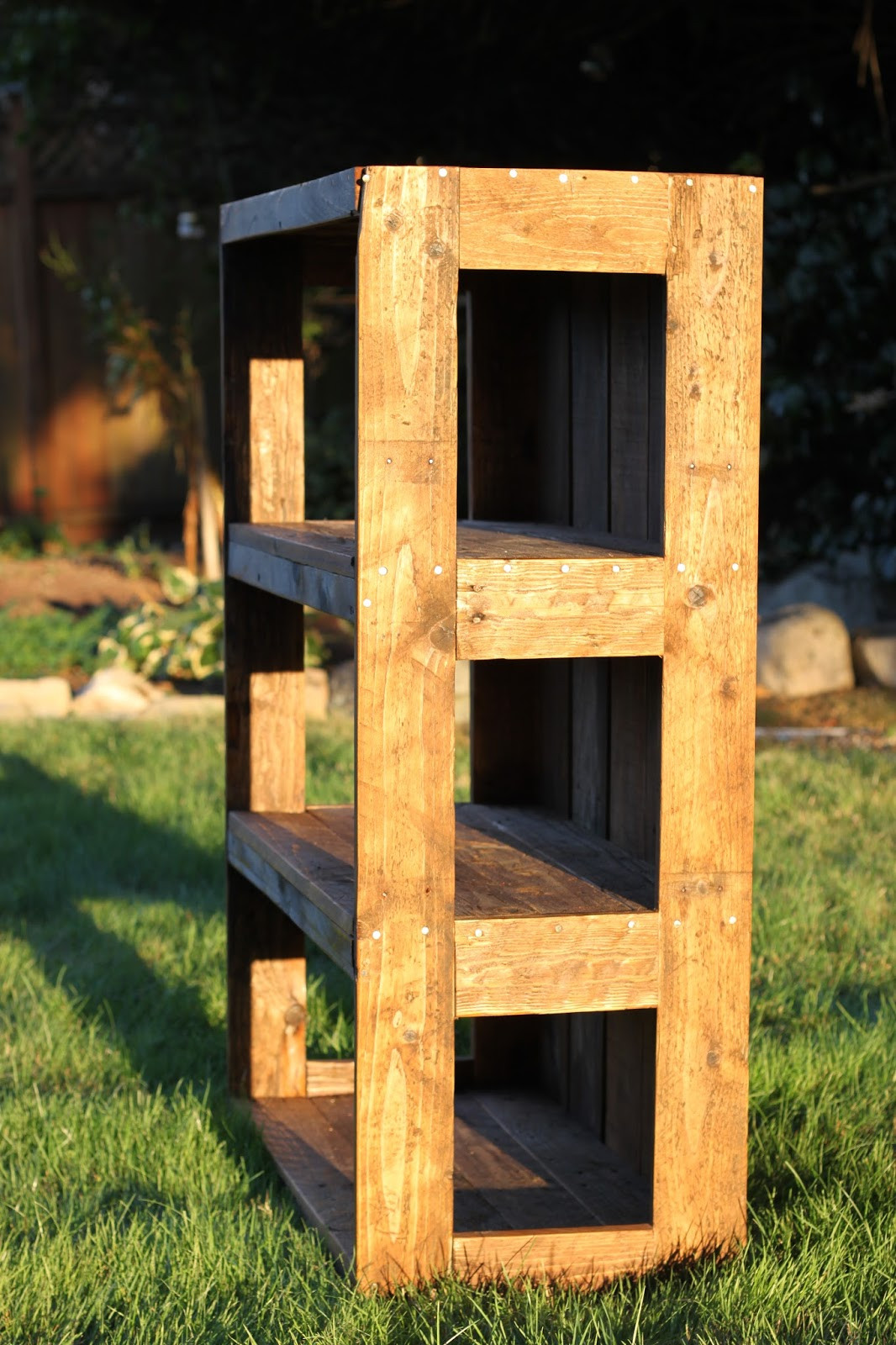 Best ideas about DIY Wood Pallets
. Save or Pin Made with Love that Can be Felt DIY Pallet Bookshelf  Now.