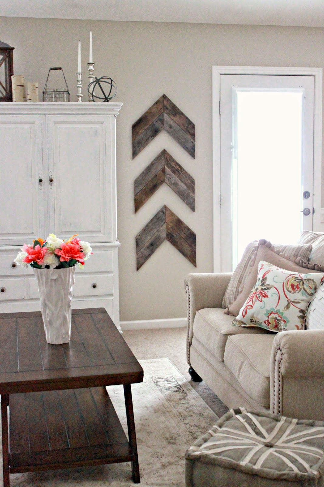 Best ideas about Family Room Wall Art
. Save or Pin 15 Striking Ways to Decorate with Arrows Now.