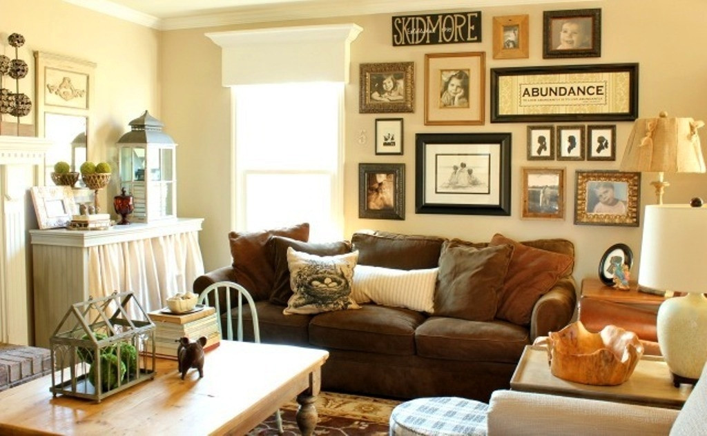 Best ideas about Family Room Wall Decor . Save or Pin Interesting And Unique Wall Decor Ideas For Family Rooms Now.