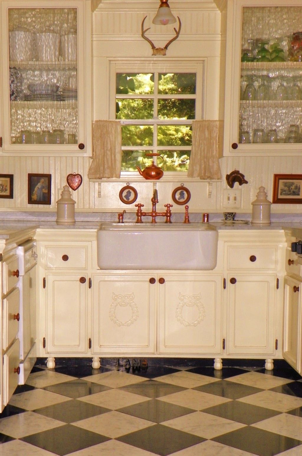 Best ideas about Farmhouse Kitchen Cabinets
. Save or Pin Small Farmhouse Kitchen Design Decor for Classic Interior Now.