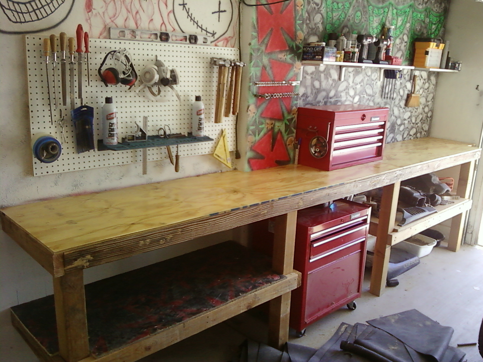 Best ideas about Garage Work Bench Ideas
. Save or Pin Maximize your workbench Now.