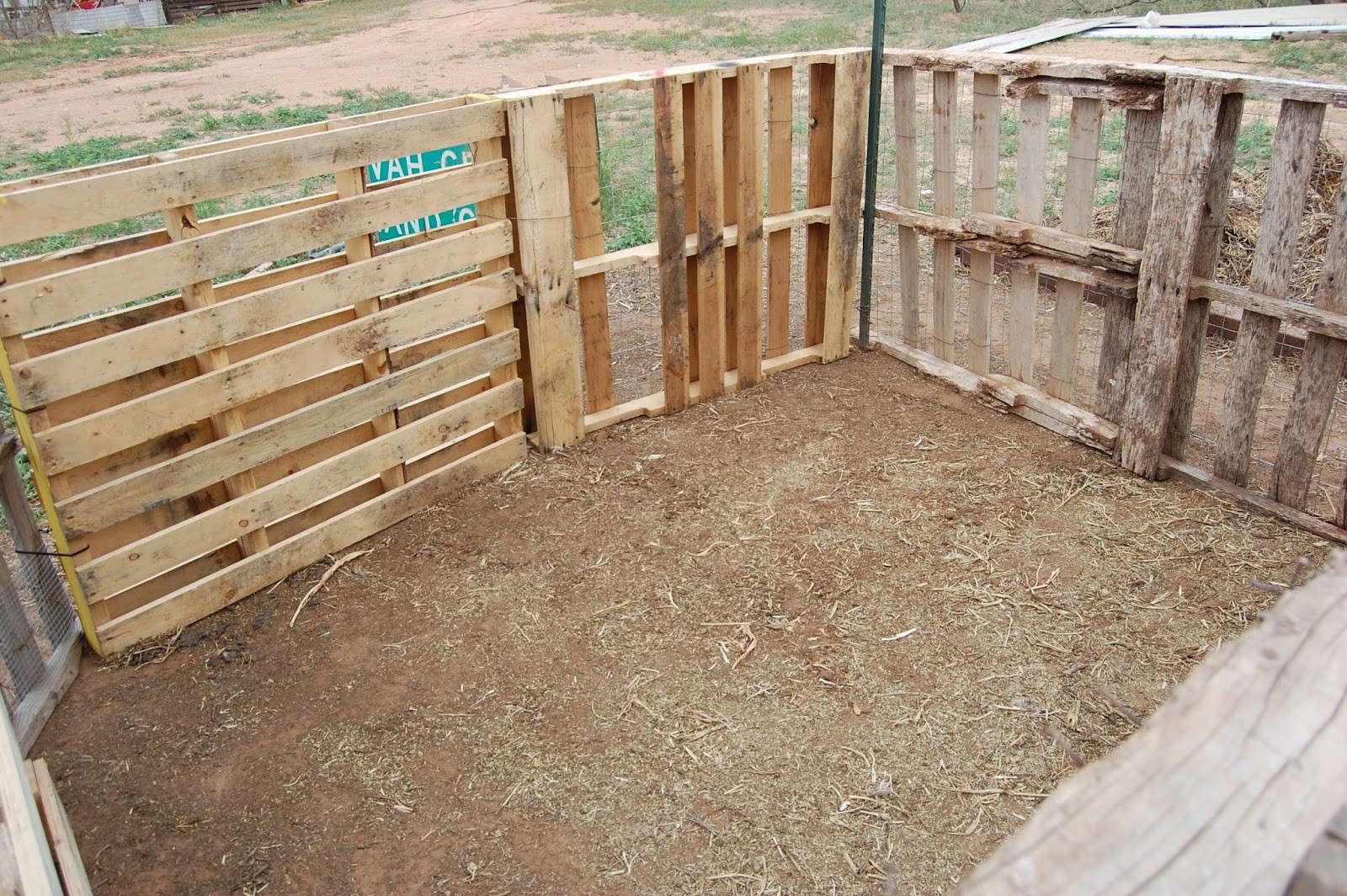 Best ideas about Pallet Fence DIY
. Save or Pin Texas Rebel Girl DIY Pallet Fence Now.