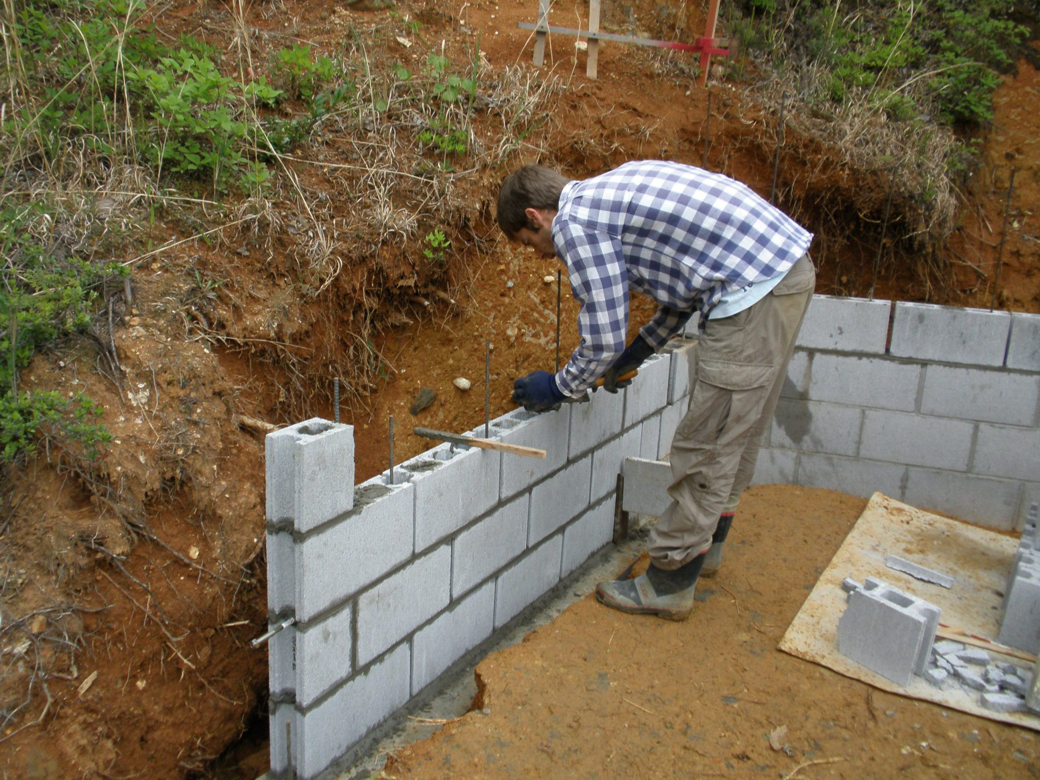Best ideas about Retaining Wall Ideas DIY
. Save or Pin How to Build A Cinder Block Retaining Wall With Rebar Now.