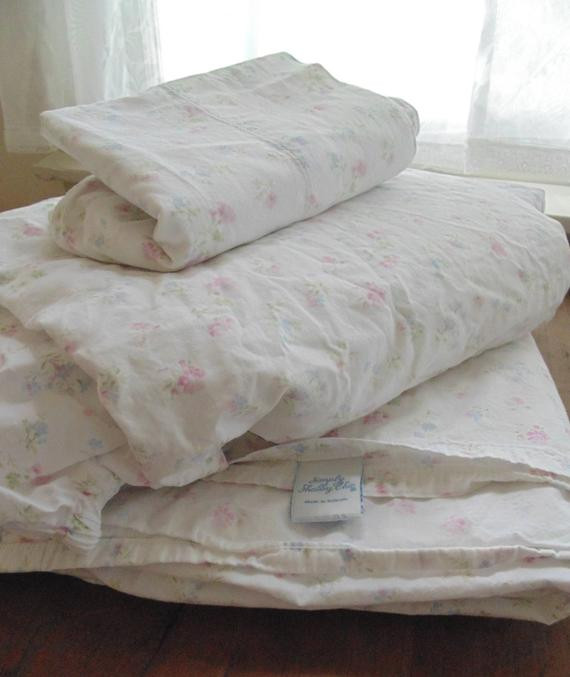 Best ideas about Shabby Chic Sheet Set
. Save or Pin Simply SHABBY CHIC sheet set 4 piece excellent condition Now.
