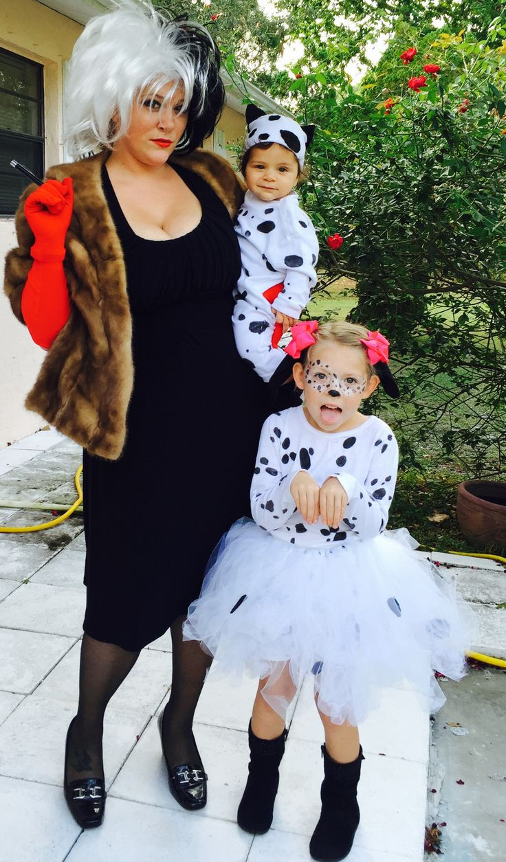 Best ideas about 101 Dalmatians Costumes DIY
. Save or Pin 101 Dalmatians DIY family costumes Now.