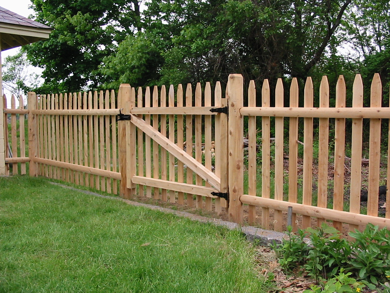 Best ideas about Backyard Wood Fence
. Save or Pin Backyard Fencing Ideas Now.