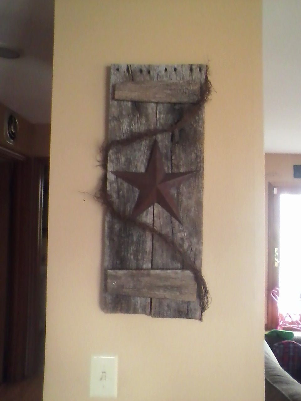 Best ideas about Barnwood Craft Ideas
. Save or Pin 2 pieces of old barnwood some vine and a rusty star A Now.