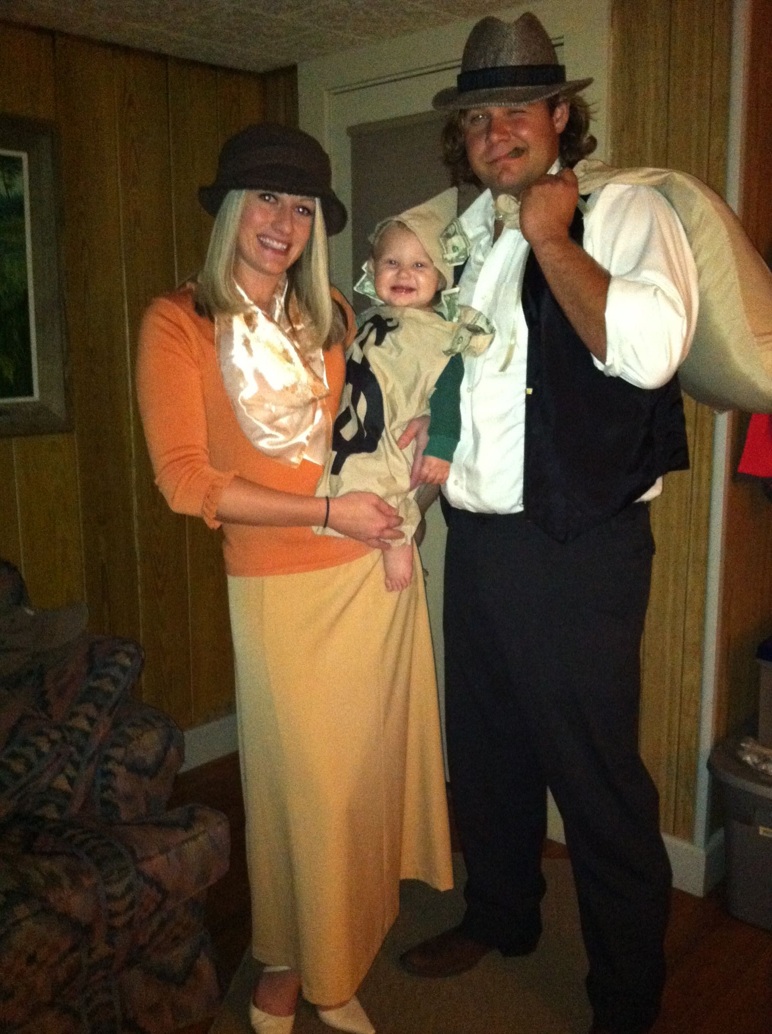 Best ideas about Bonnie And Clyde Costume DIY
. Save or Pin DIY HALLOWEEN costumes with baby toddler Bonnie Clyde Now.