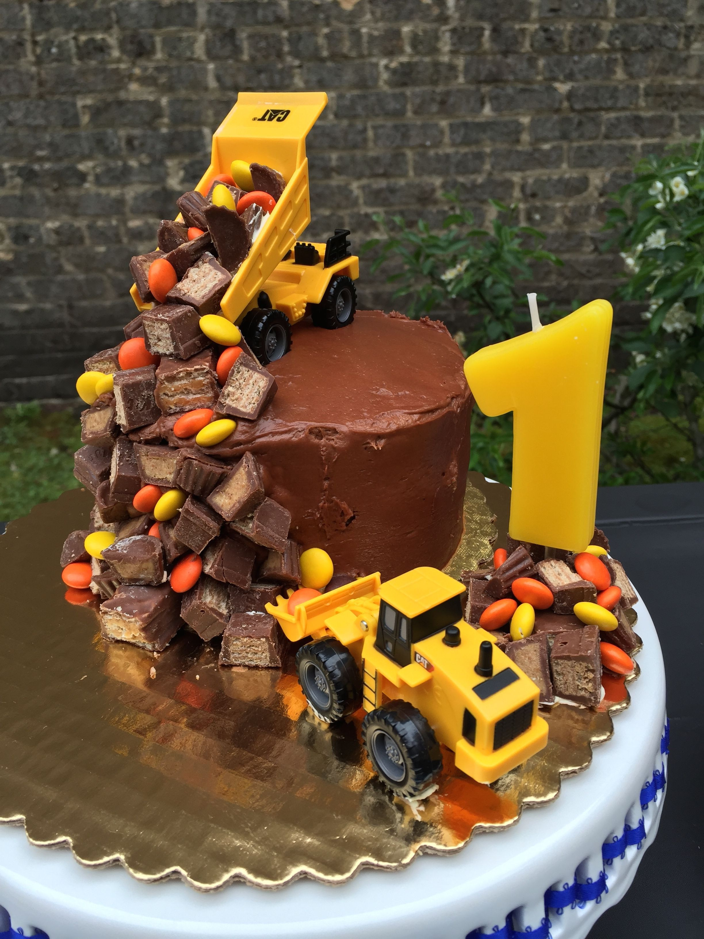 Best ideas about Construction Birthday Cake
. Save or Pin Easy and adorable construction birthday party cake Now.