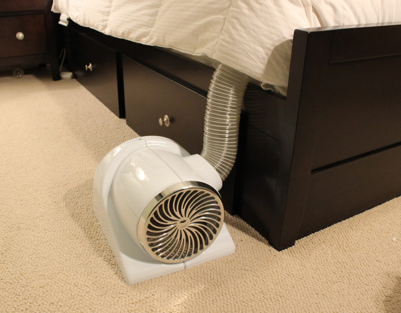 Best ideas about DIY Bed Fan
. Save or Pin Koude voetjes De BedJet blaast warme lucht onder je Now.