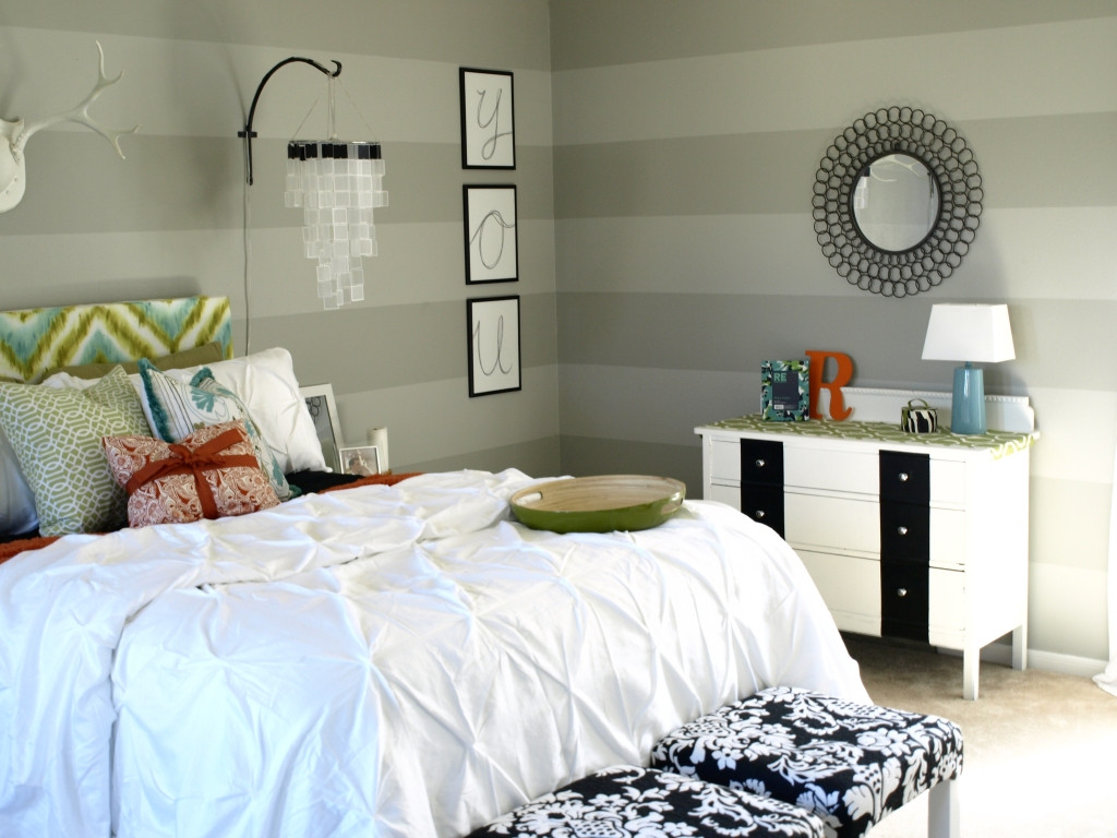 Better ideas. Bedroom Makeover. Room Makeover. Chic Bedroom Wall. DIY Room Makeover ideas.