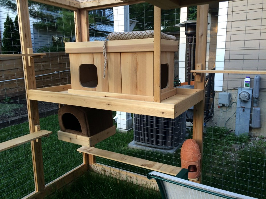 Best ideas about DIY Cat Houses Outdoor
. Save or Pin Homemade outdoor cat house iz every cat s dream Now.