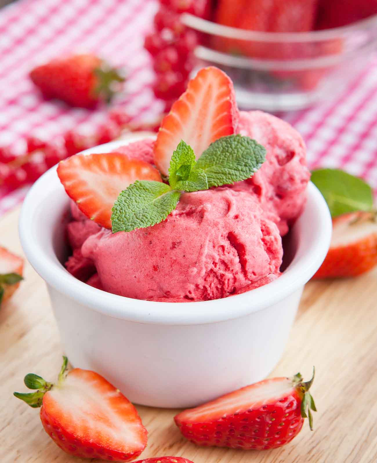 Best ideas about DIY Frozen Yogurt
. Save or Pin Homemade Low Fat Strawberry Frozen Yogurt Recipe by Now.