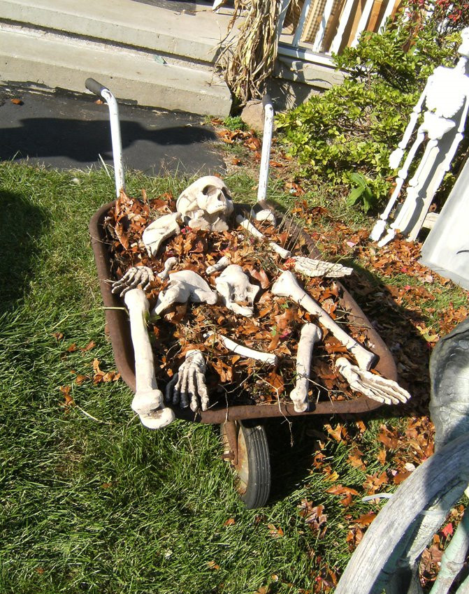 Best ideas about DIY Halloween Yard Decorations
. Save or Pin 12 Spooky Outdoor Halloween Decor Ideas This Silly Girl Now.