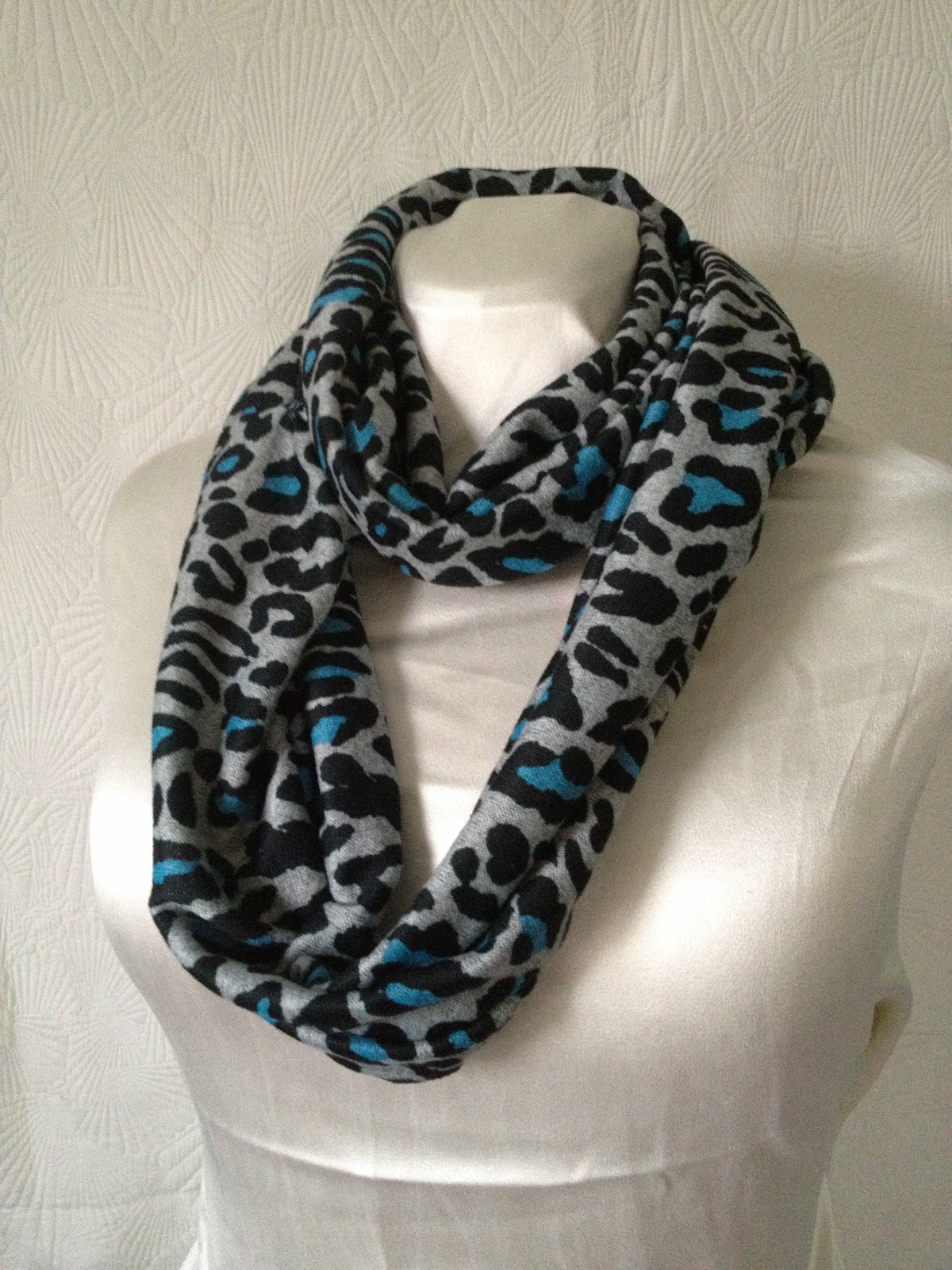Best ideas about DIY Infinity Scarf
. Save or Pin Fabric Mart Fabricistas DIY Tutorial Infinity Scarves Now.