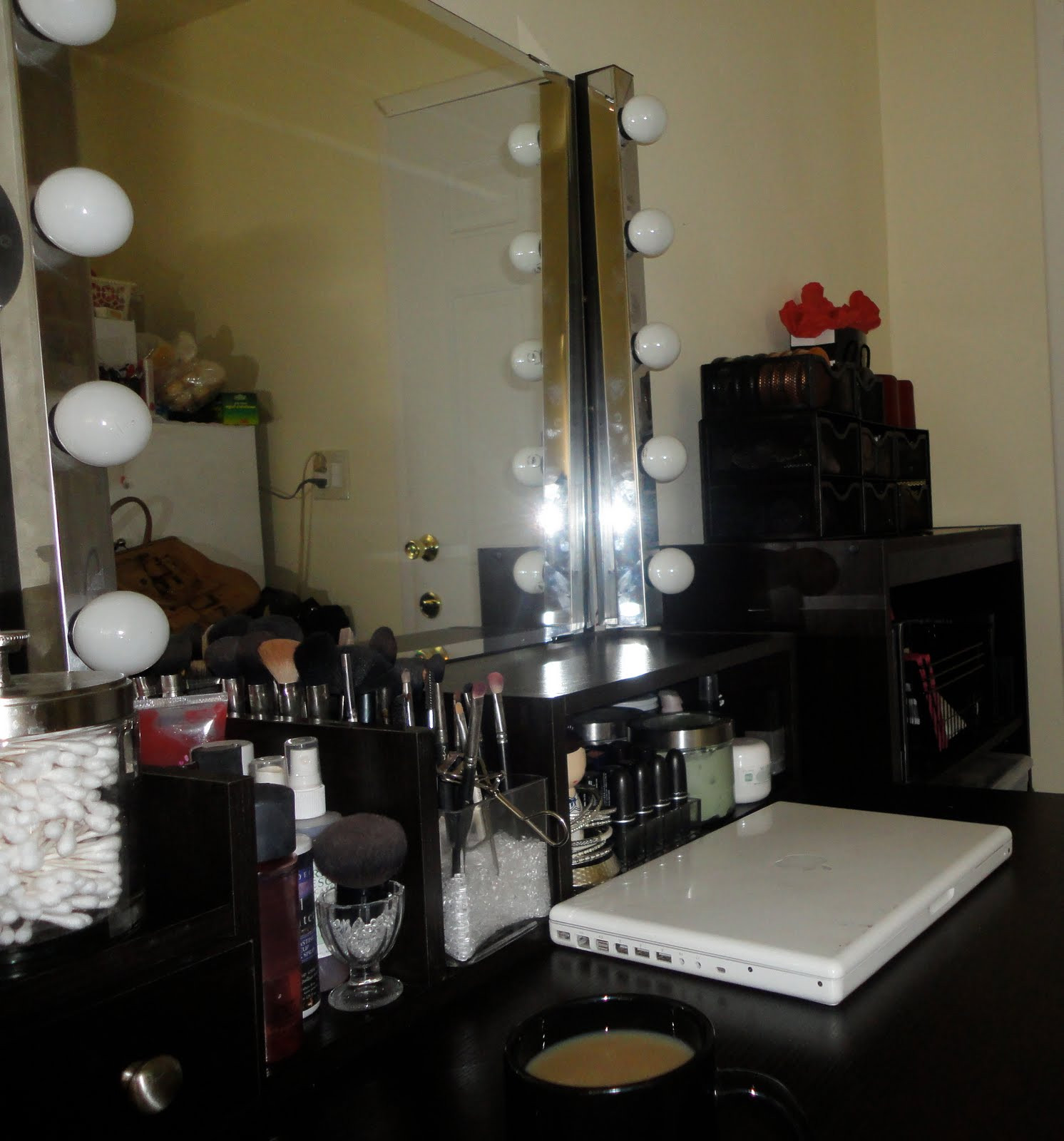 Best ideas about DIY Makeup Vanity Lighting
. Save or Pin prettythings DIY my new vanity Now.