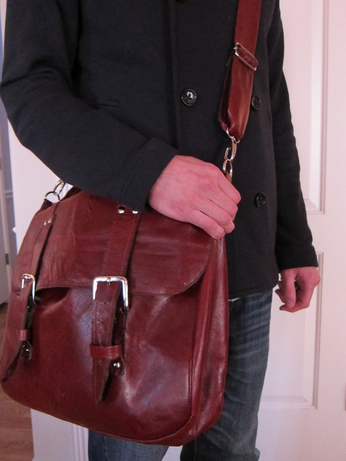 Best ideas about DIY Messenger Bag
. Save or Pin do it yourself divas DIY Leather Messenger Bag for Men Now.