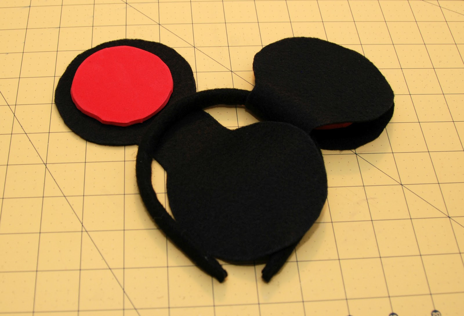 Best ideas about DIY Minnie Ears
. Save or Pin e Creative Housewife DIY Mickey & Minnie Mouse Ears Now.