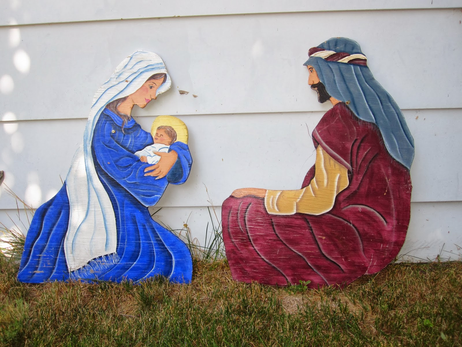 Best ideas about DIY Outdoor Nativity Scene
. Save or Pin Flowers The Roof DIY Painted Outdoor Nativity Set Now.