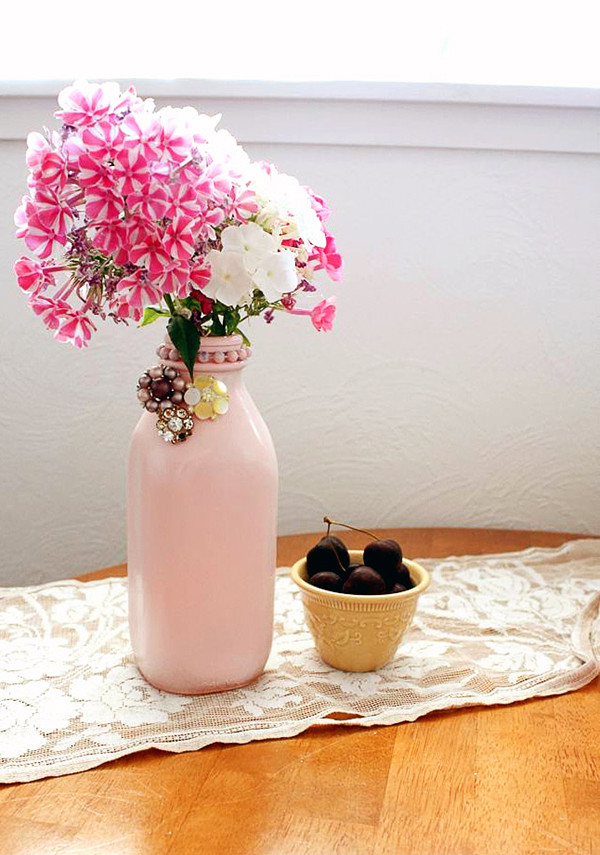 Best ideas about DIY Painted Vases
. Save or Pin DIY Flower Vases That Are Chic & Fancy Now.