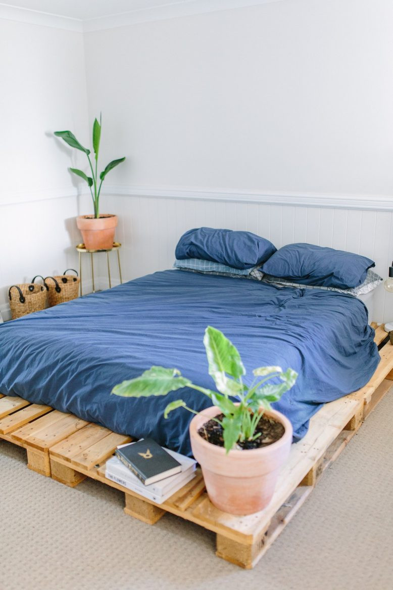 Best ideas about DIY Pallet Bed
. Save or Pin DIY Pallet Bed Now.